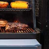 Gravity Series™ 800 Digitaler Holzkohlegrill + Smoker