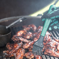 Big Green Egg Soßentopf aus Gusseisen mit Streichpinsel